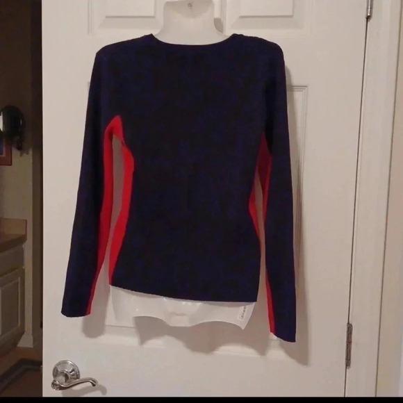 💙🌹red and blue sweater - Picture 5 of 9